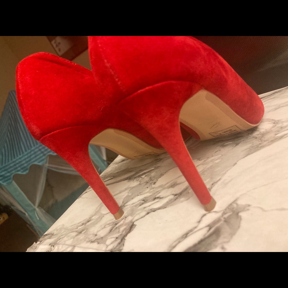 Red Hot Heels - Picture 2 of 3